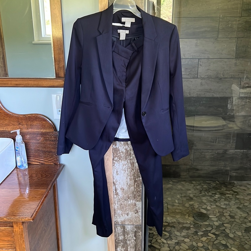 Women’s pantsuit H&M size 2